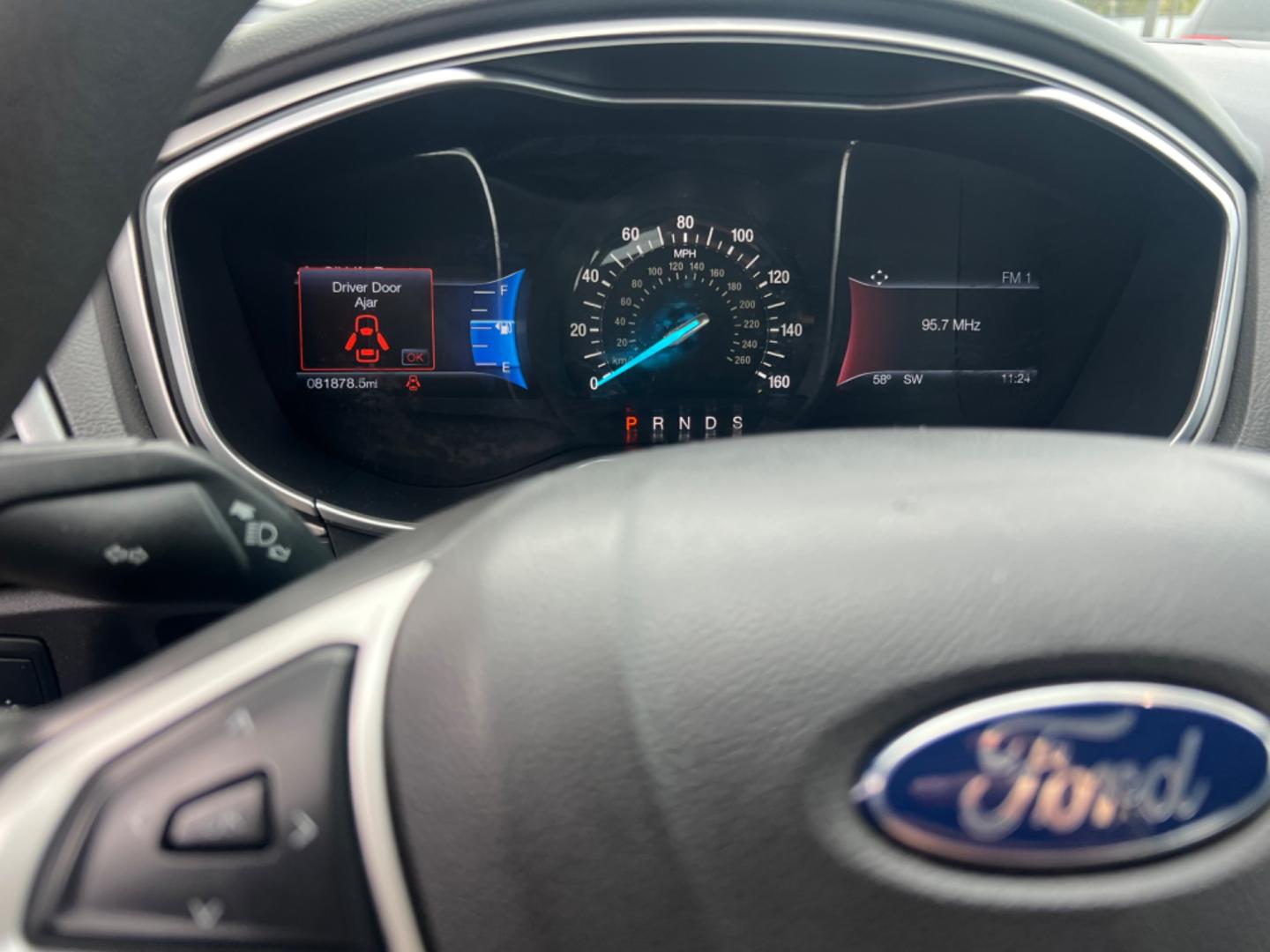 2016 GRAY Ford Fusion SE (3FA6P0HD4GR) with an 1.5L L4 DOHC 16V engine, 6-Speed Automatic transmission, located at 420 I-35E, Lancaster, TX, 75146, (469) 297-4144, 32.593929, -96.823685 - Photo#5